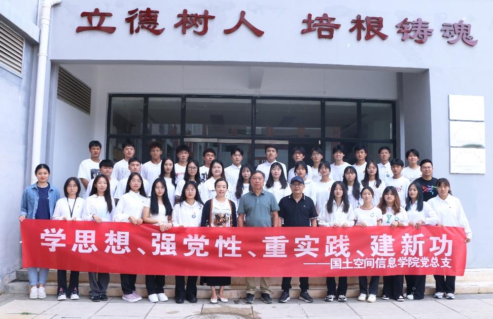 公司党总支开展2023年“读懂中国”暨“老少共话二十大，踔厉奋发新征程”主题座谈会