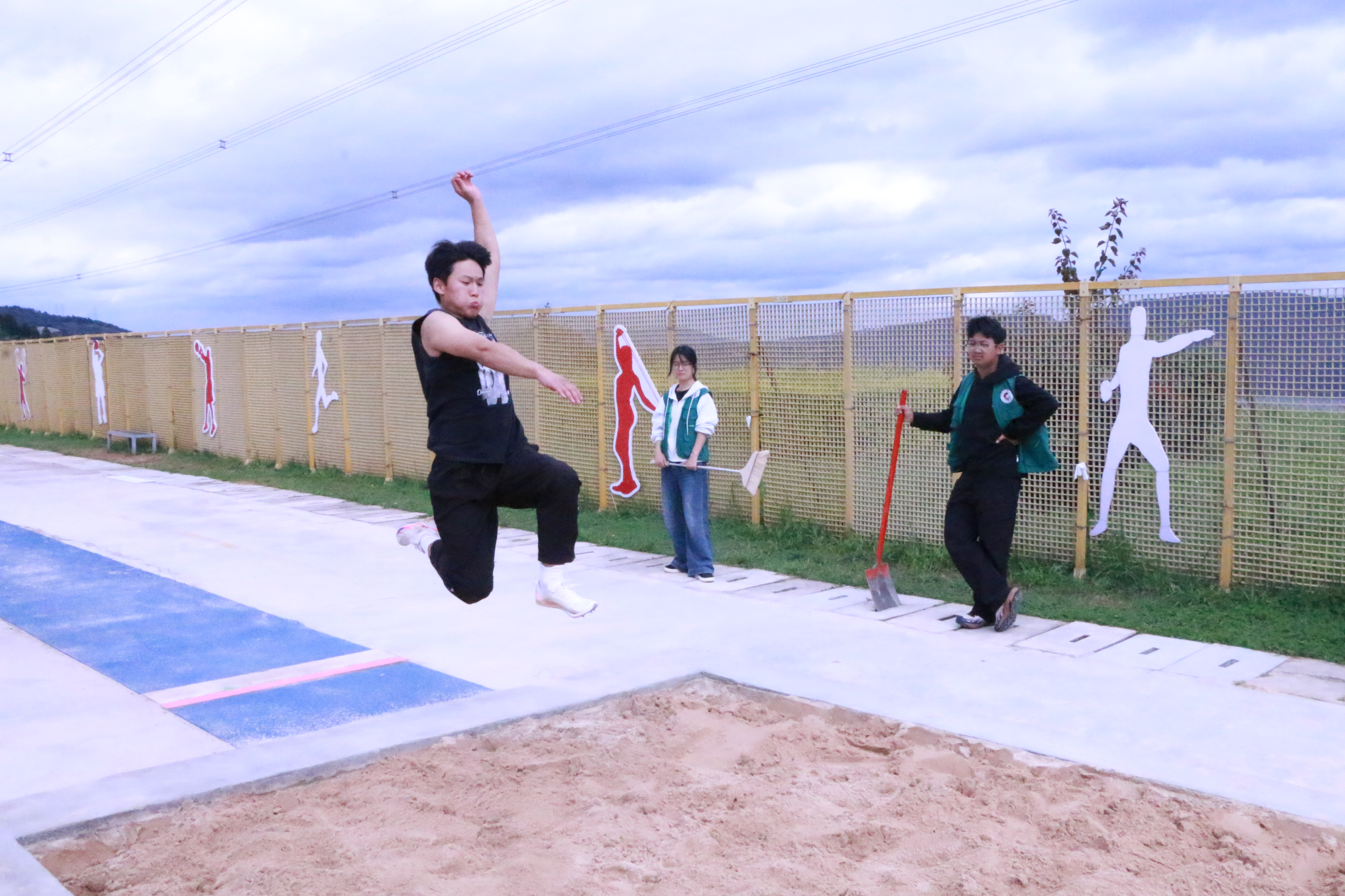 跳远2.jpg