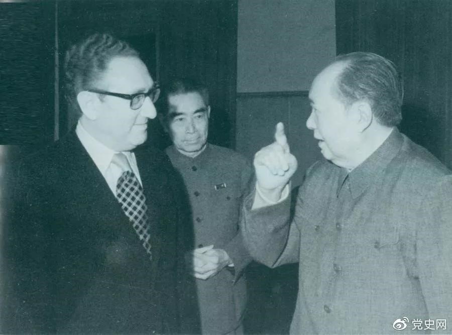 1973年2月17日,毛泽东在中南海会见美国总统国家安全事务助理亨利·基辛格博士。