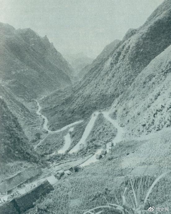 1935年2月18日至21日,红军夺取桐梓、占领娄山关、再克遵义城,取得了歼灭和击溃国民党军2个师又8个团的大胜利。图为黔北要隘娄山关。